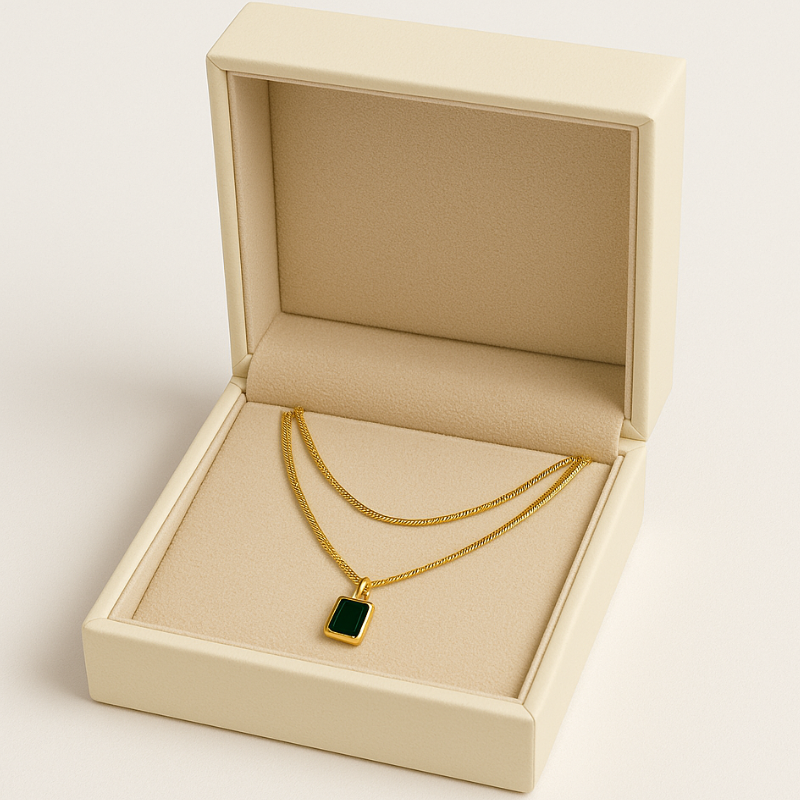 Collier Double Chaîne Dorée Avec Pendentif Vert Alessia
