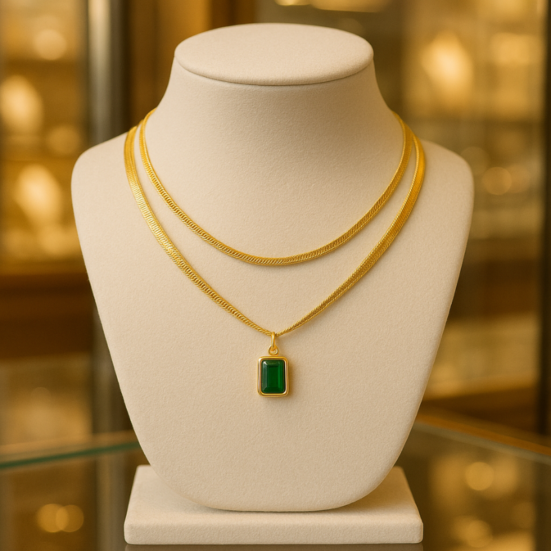 Collier Double Chaîne Dorée Avec Pendentif Vert Alessia