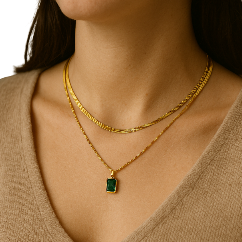 Collier Double Chaîne Dorée Avec Pendentif Vert Alessia