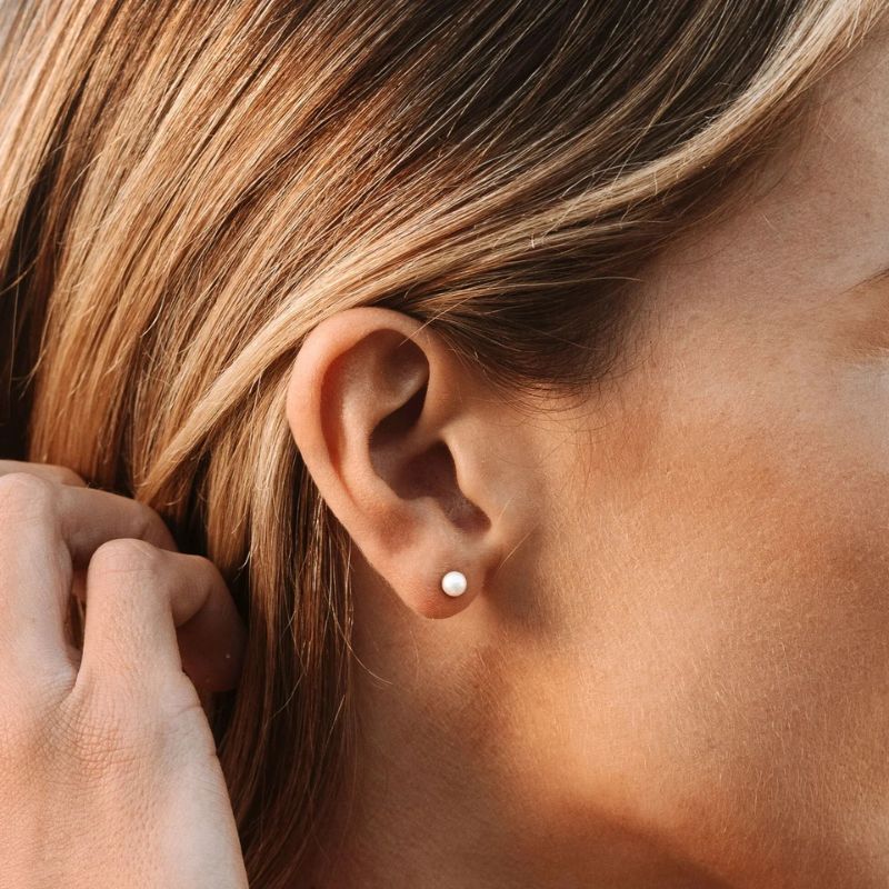 Boucles d’Oreilles Minimalistes Alina, avec perles fines.